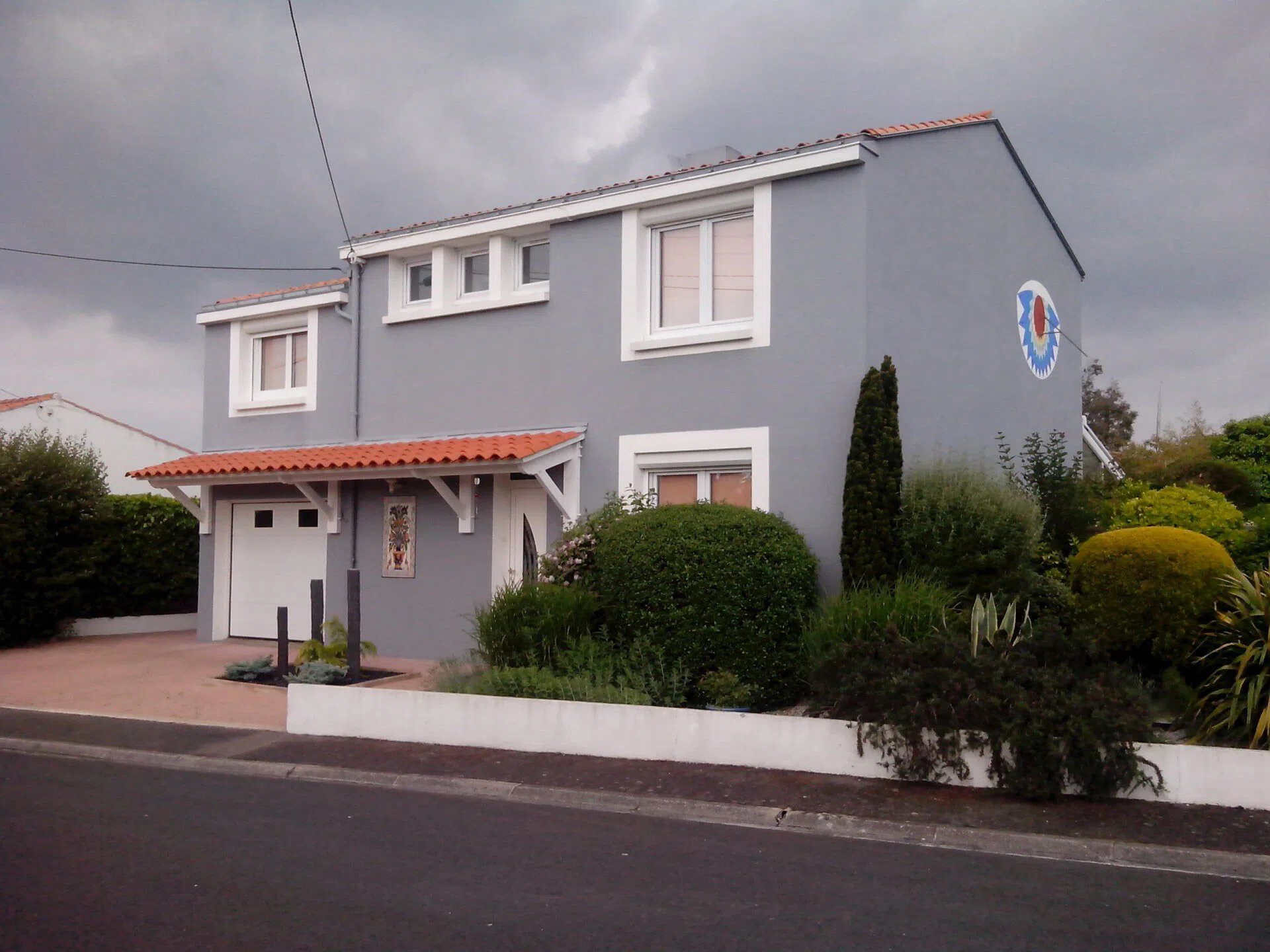 Réalisation de ravalement de façade aux Sables d'Olonne par Texier Peinture